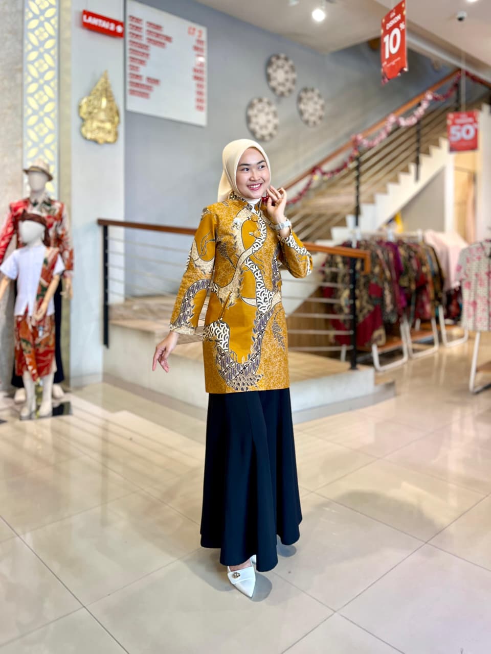 Sarimbit Mustard Gold - Foto Lookbook Pasangan (1)