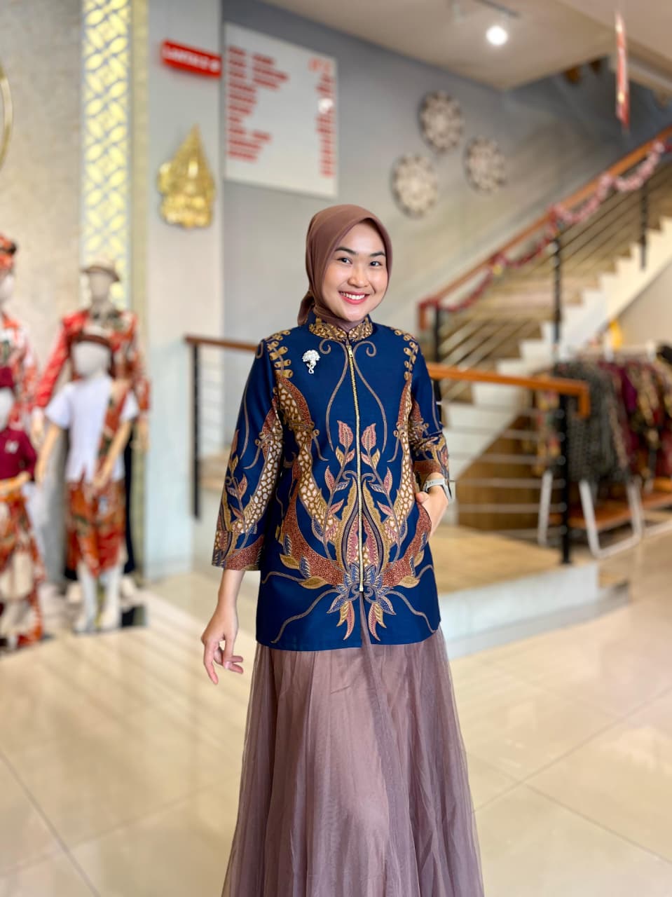 Sarimbit Charcoal Hitam - Foto Lookbook Pasangan (1)