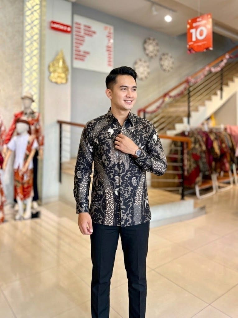 Sarimbit Charcoal Hitam - Foto Lookbook Pasangan (2)